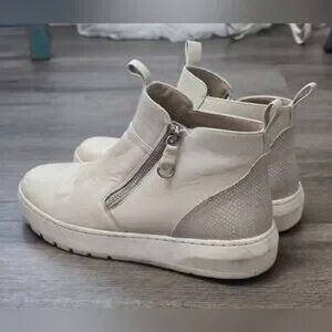 White High-Top Sneakers with Zipper